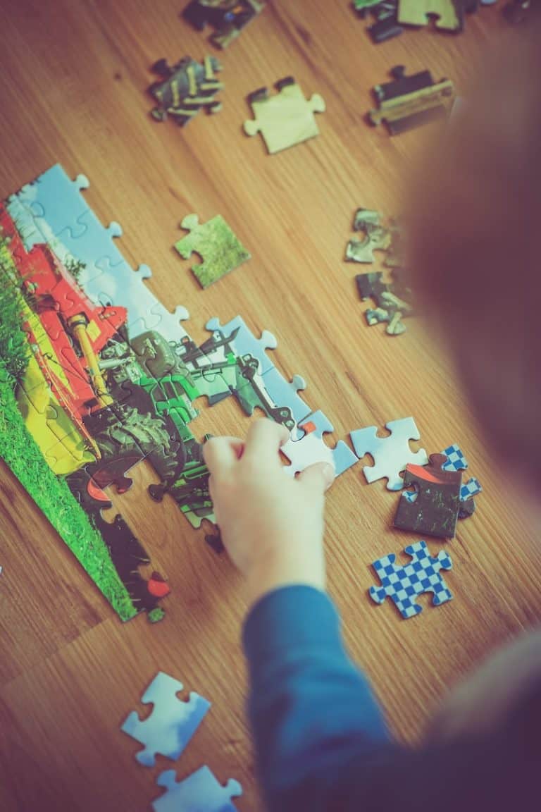 how do jigsaws help a child's development