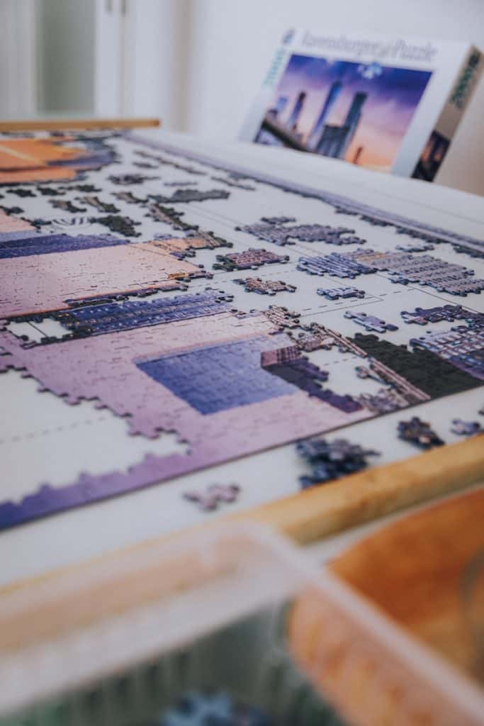 Framing Jigsaw Puzzles Without Glue